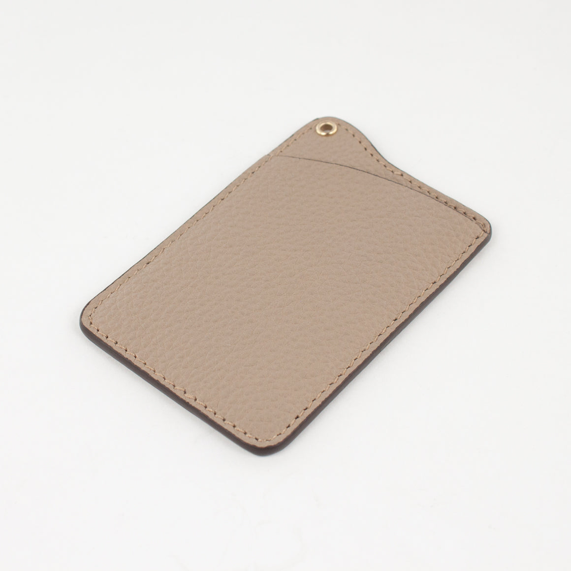 P1033 LD PASSCASE Col. Taupe