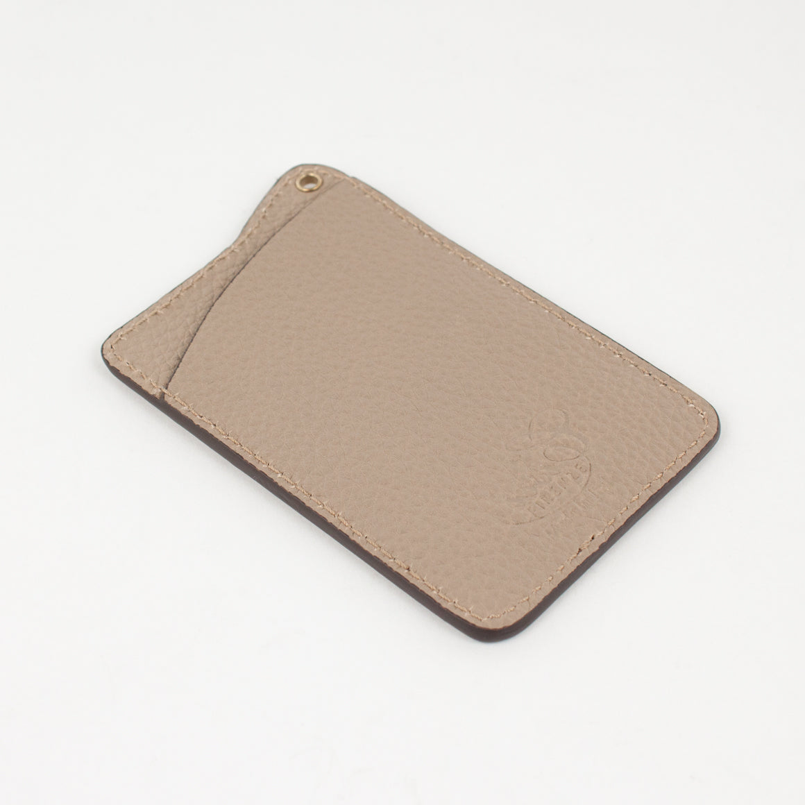 P1033 LD PASSCASE Col. Taupe