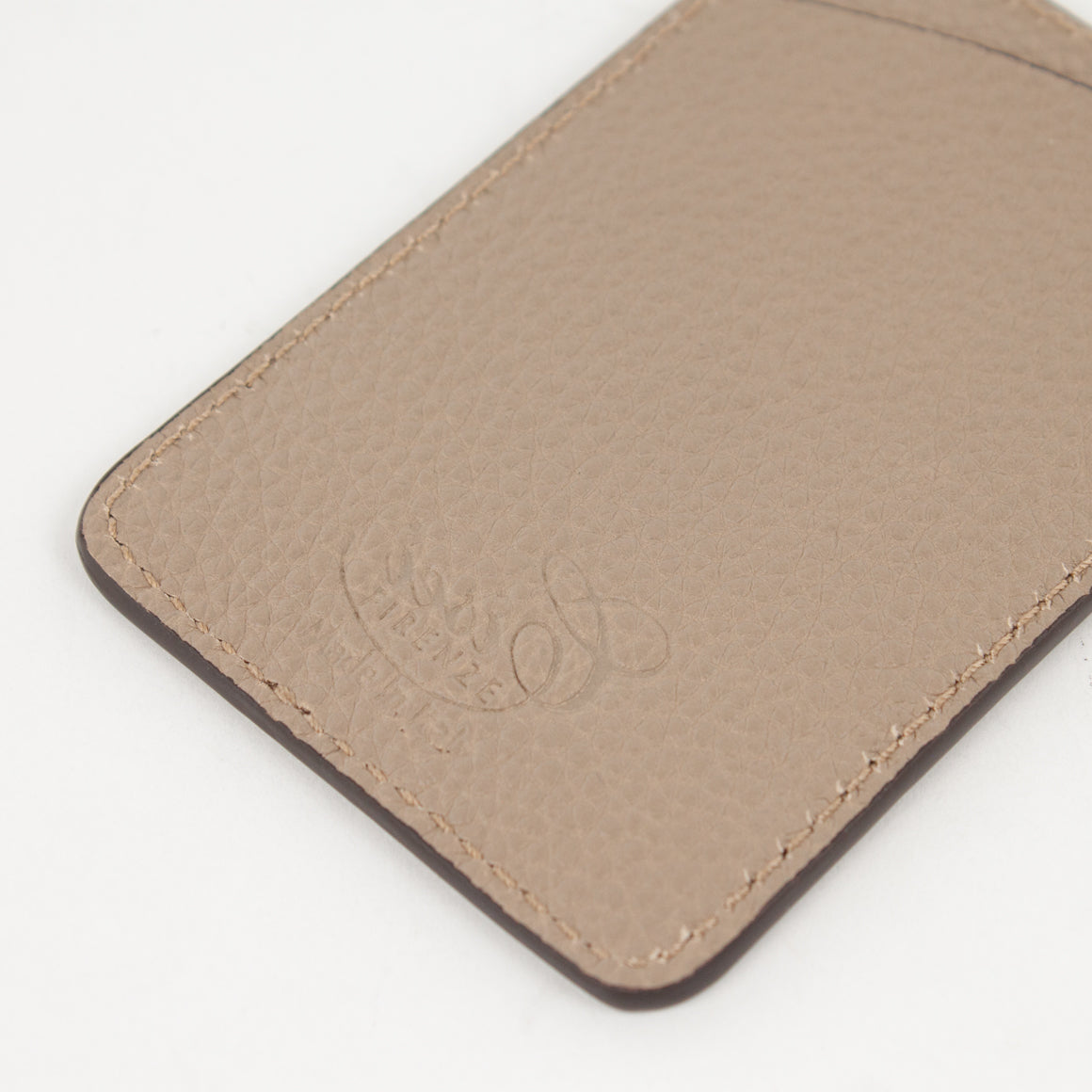 P1033 LD PASSCASE Col. Taupe